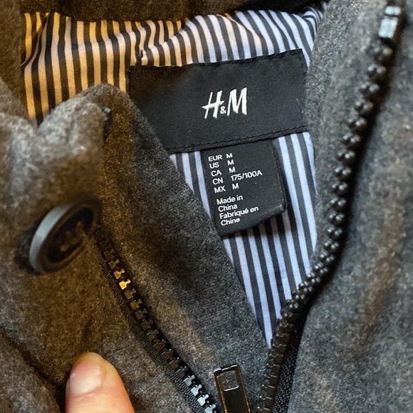 H&M Men’s Wool Blend Puffer Vest - Picture 3 of 6